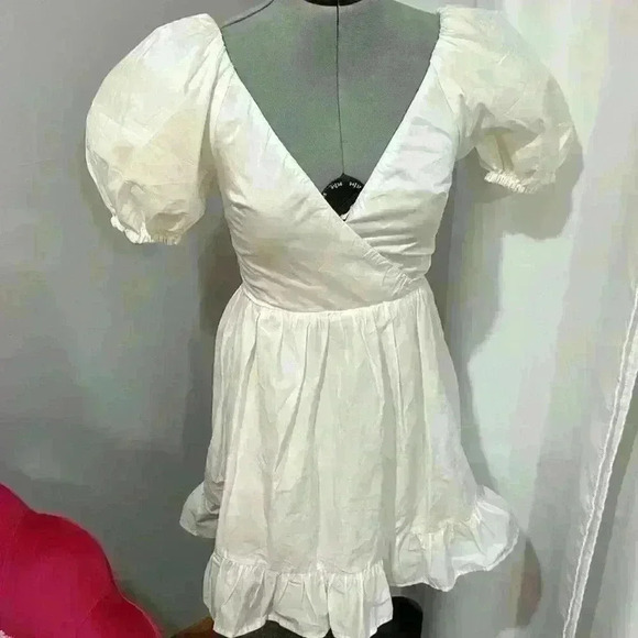 Alamour The Label Dresses & Skirts - Alamour the label white bubble sleeve mini dress